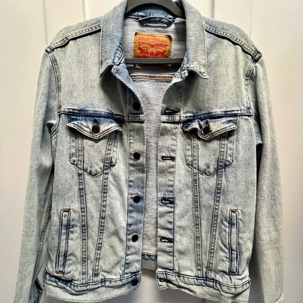 Levi Trucker Denim Jacket - Men’s Medium